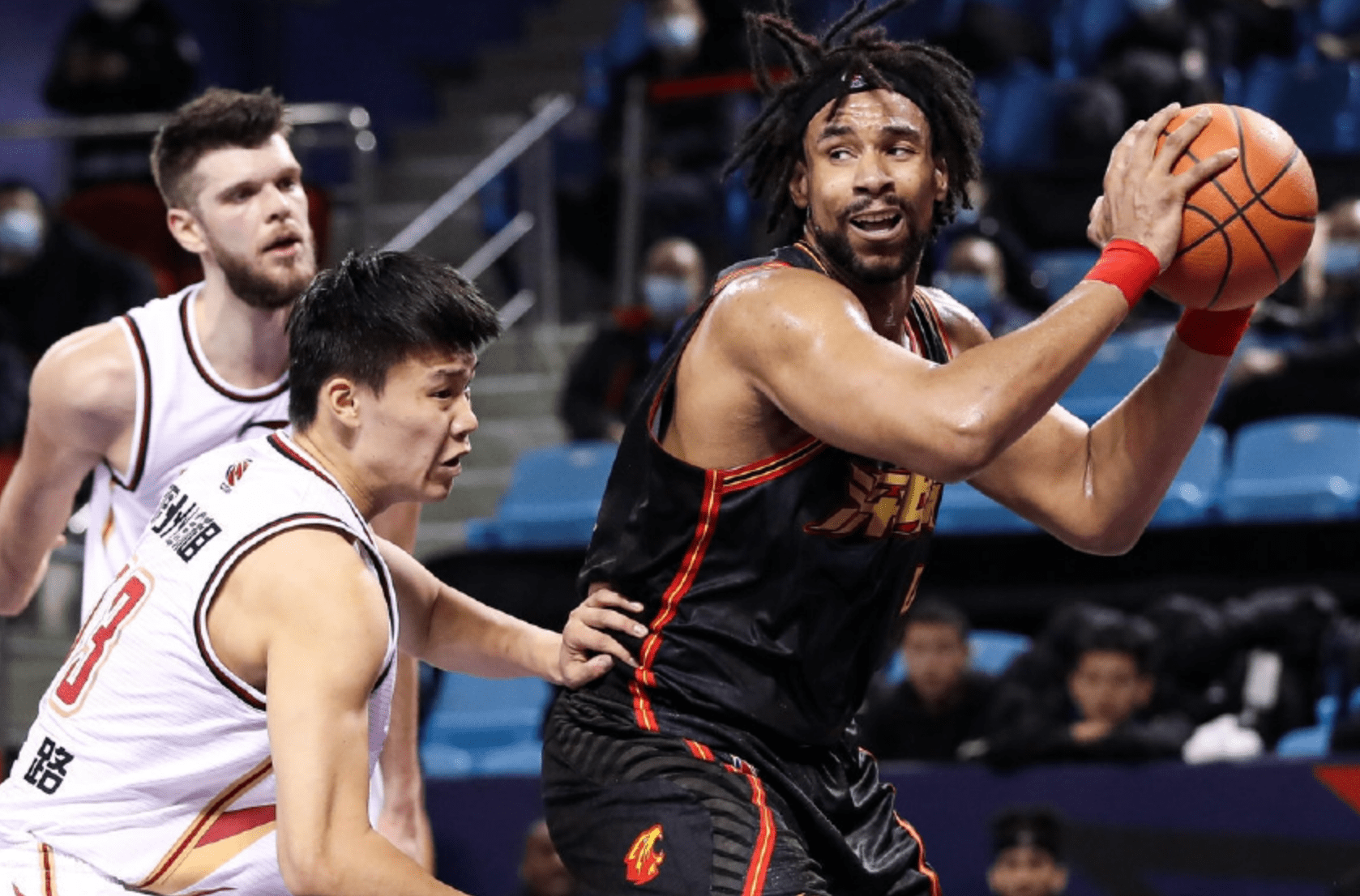 JIUYOU-德布劳内巅峰对决，巴特勒与50激战C9分钟，比分优势明显胜负难料！的简单介绍